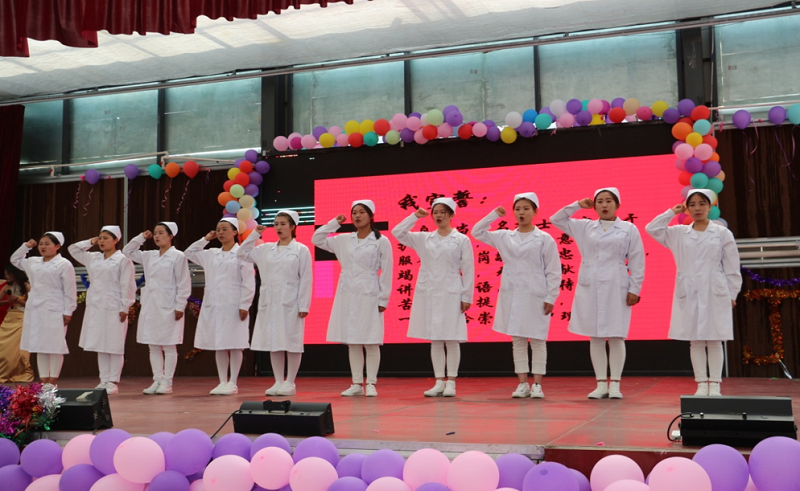 医学技术系2015级学生代表进行宣誓