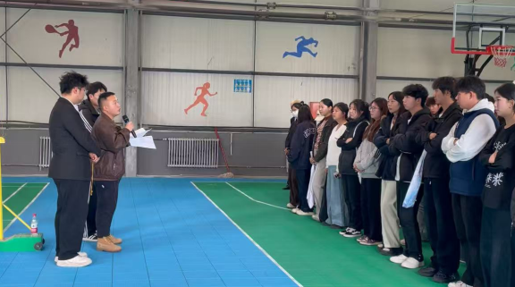 挥拍逐梦 “羽”你争锋 ——内蒙古科技职业学院大学生羽毛球比赛